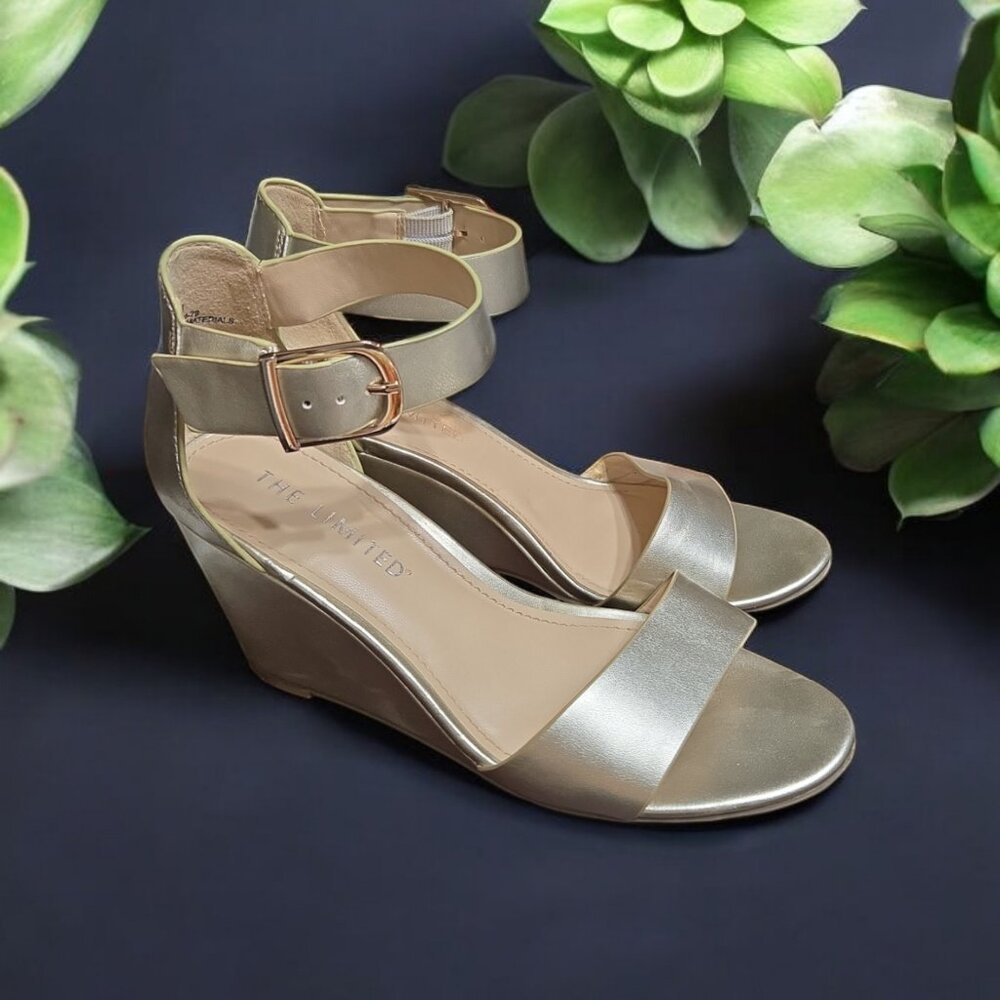 Size 6.5 Like new Champagne Wedge Heels